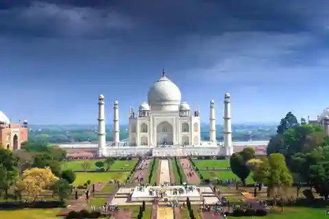 Agra: 4-Hour Taj Mahal Sunrise Guided Tour with Entry Ticket
