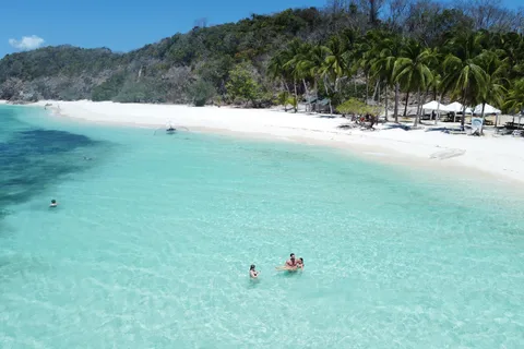From Coron Town: Beaches and Islands Boat Tour with Lunch