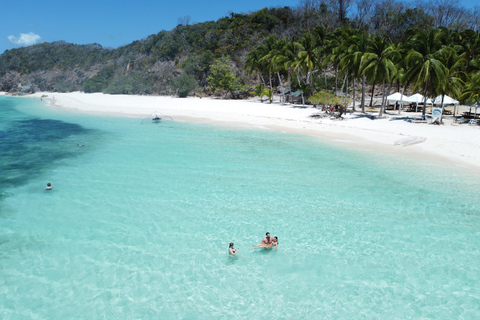 Dalla città di Coron: tour in barca delle spiagge e delle isole con pranzo