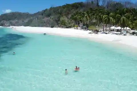 From Coron Town: Beaches and Islands Boat Tour with Lunch