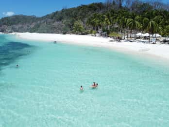 Da cidade de Coron: Passeio de barco pelas praias e ilhas com almoço