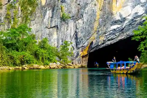 From Dong Hoi: Paradise Cave and Phong Nha Cave full day