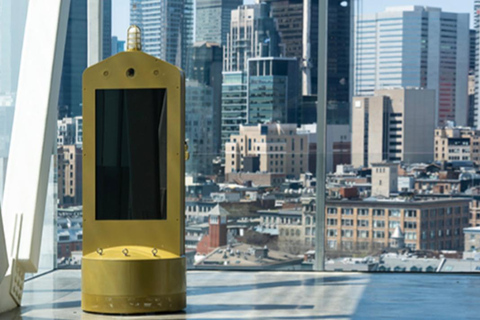 Montreal: Eingang zum Glasturm des Hafens von Montreal mit ExponatenMontreal: Port of Montreal Tower Entry mit Exponaten