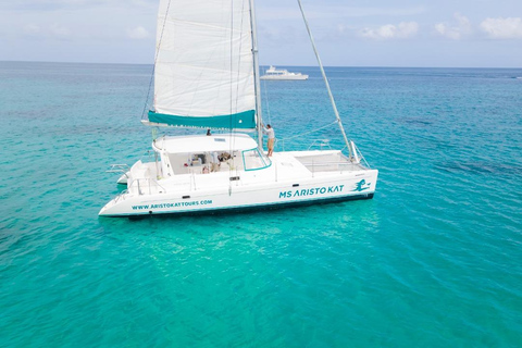 Cruzeiro em catamarã e mergulho com snorkel saindo de Montego Bay