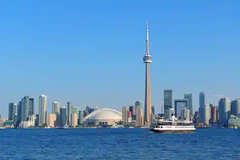Convenient bus transfer between Hamilton Airport and Toronto