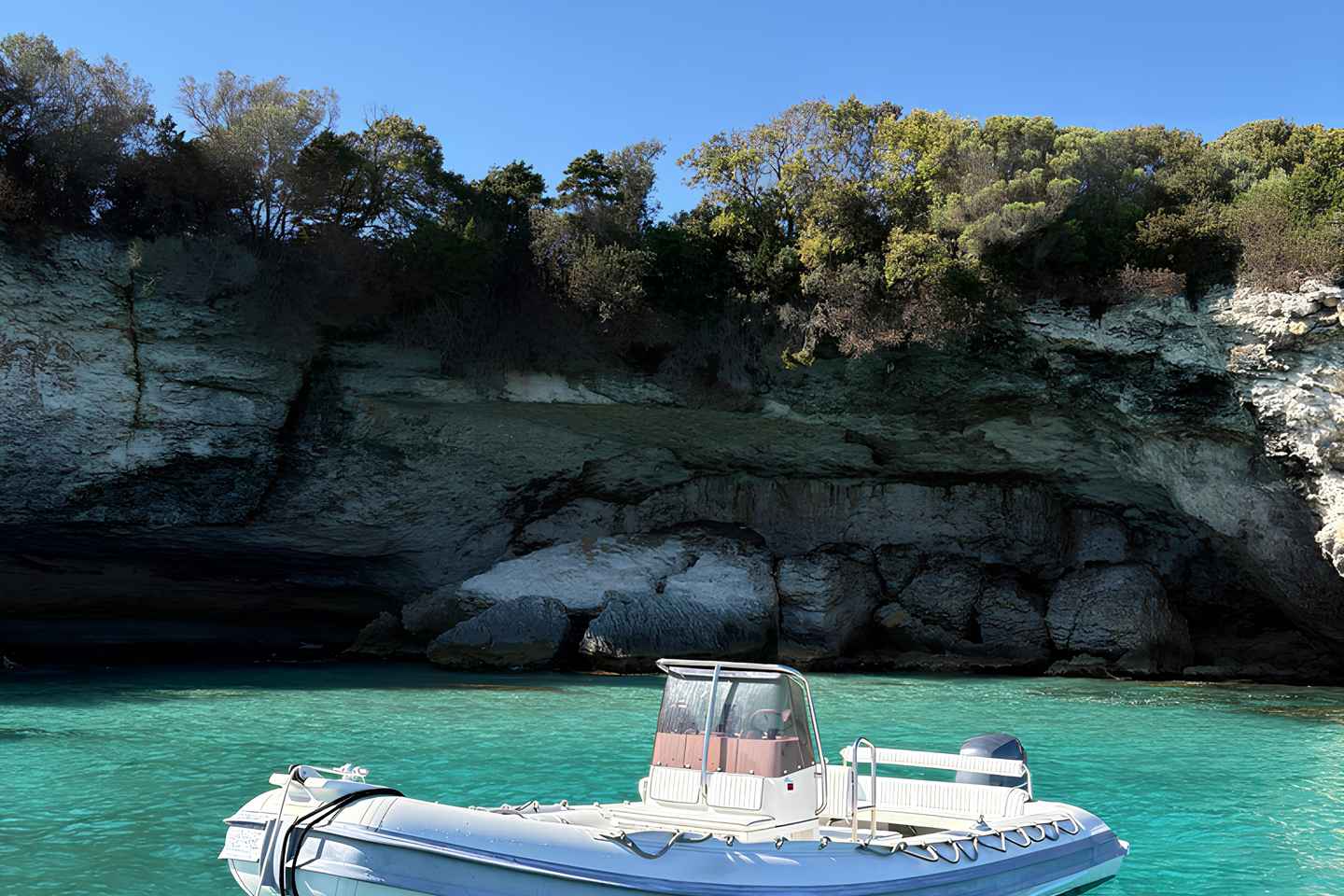 Da Santa Teresa Gallura: gommone privato con skipper