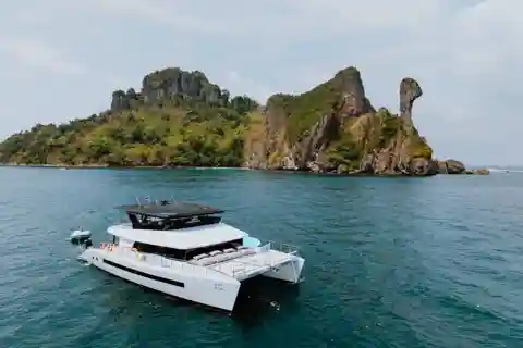 Krabi: 4 Island Premium Yacht with Snorkeling & Clear Kayak
