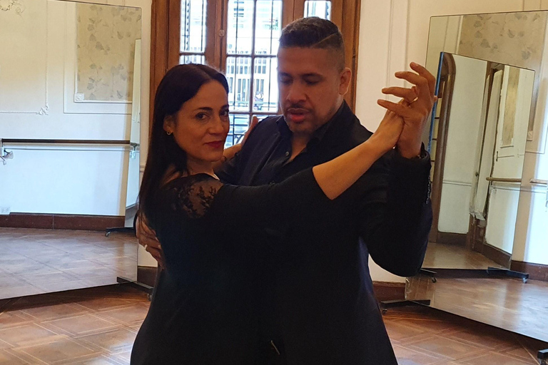 Tango Lesson in Buenos Aires with professional dancers