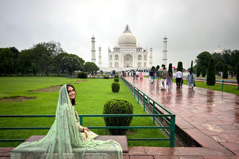 Agra: Taj Mahal Guided Tour with Photography & Rental Saree Taj Mahal Guided Tour without Entry Tickets & Rental Saree
