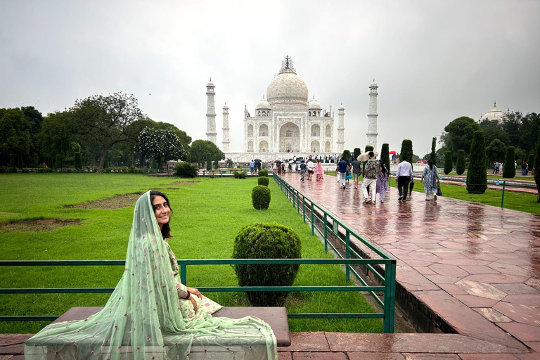 Agra: Taj Mahal Guided Tour with Photography & Rental Saree Taj Mahal Guided Tour without Entry Tickets & Rental Saree