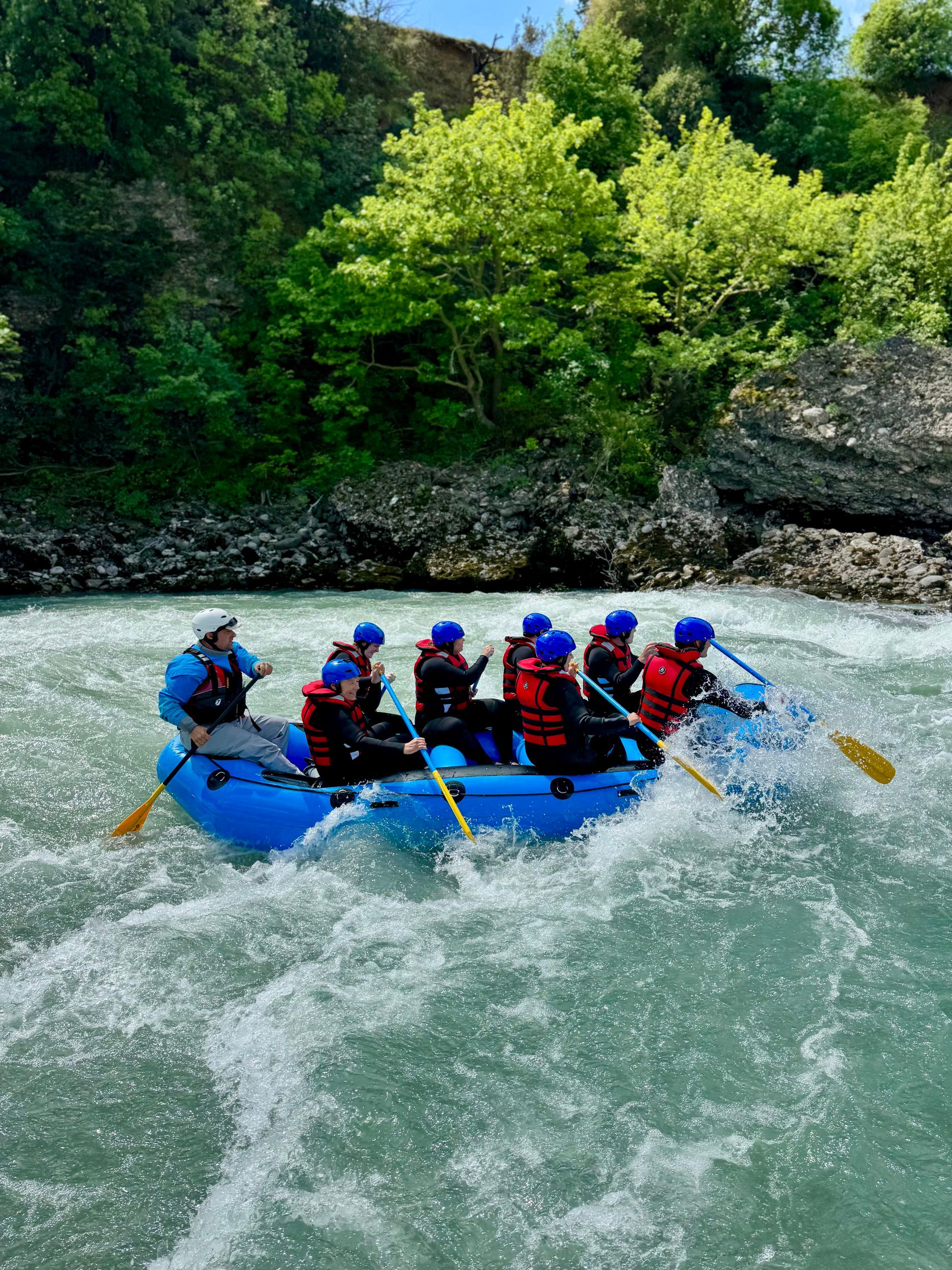 Përmet-Highlights: Rafting, Thermalbäder und regionales Mittagessen