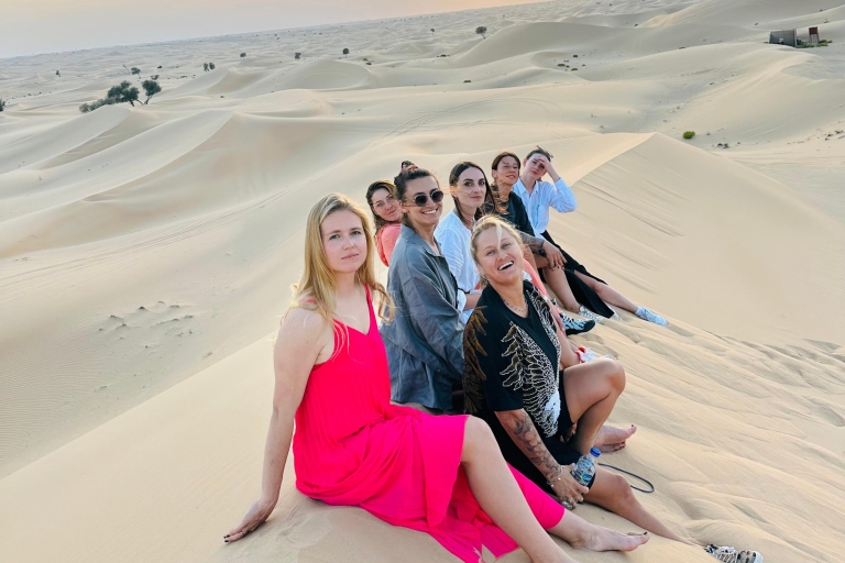 Abu Dhabi: Ontsnap aan de stadsrondleiding in de woestijn met kamelenrit & BBQDeelauto pakket met BBQ, kamelenrit & zandvlooien