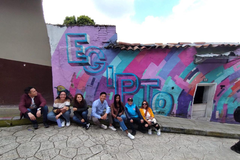 Bogotá: Street Urban Tour with Fruits, Graffiti and Guide