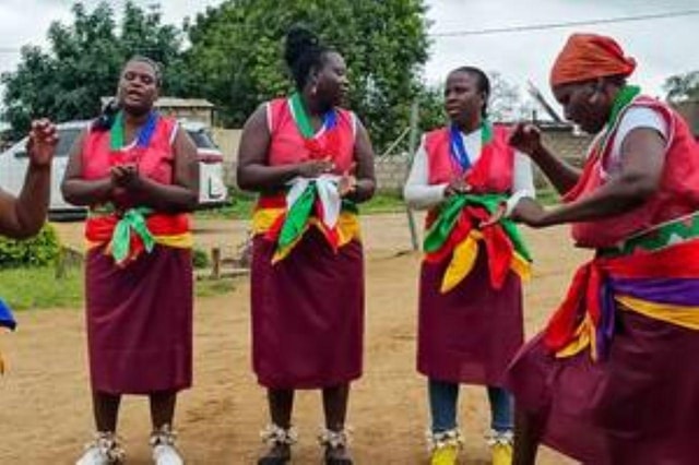 Hazyview: Shangaan Cultural Village Tour with Dance