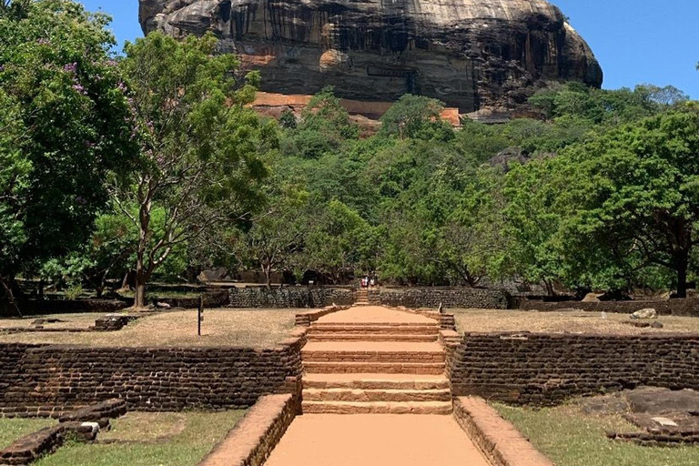 Private Kandy to Sigiriya Tuk Tuk Day Tour