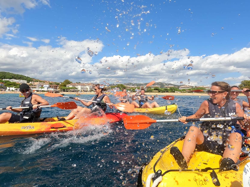 Barcelona: Costa Brava Kajak- und Schnorcheltour mit Mittagessen