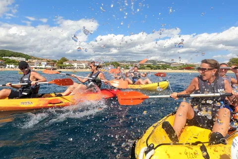 Barcelona: Costa Brava Kayak and Snorkel Tour with Lunch