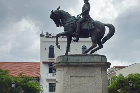 Visite pied à Casco Viejo avec des locaux