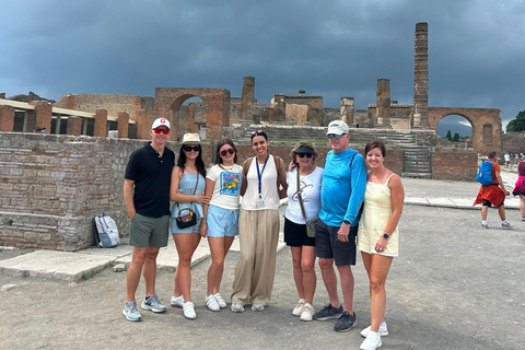 Pompeii: Group Guided Tour with an Expert Archaeologist Group Tour with Entrance Ticket Included