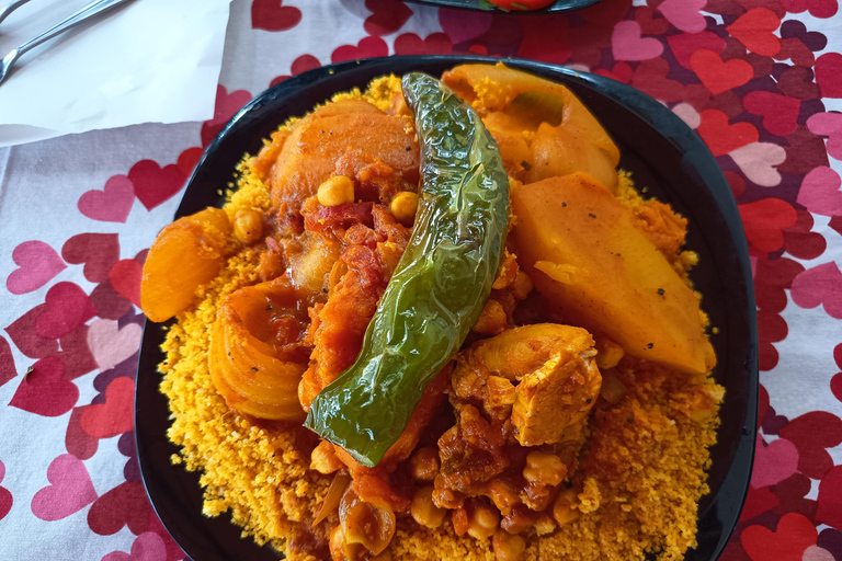 Almuerzo en casa de un habitante: degustación de cuscús tradicional en Hammamet.Almuerzo en casa de un habitante: degustación de cuscús tradicional en Hammamet
