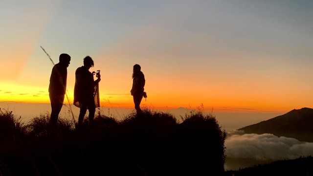 Bali: Mount Batur Sunrise Trekking Tour with Breakfast