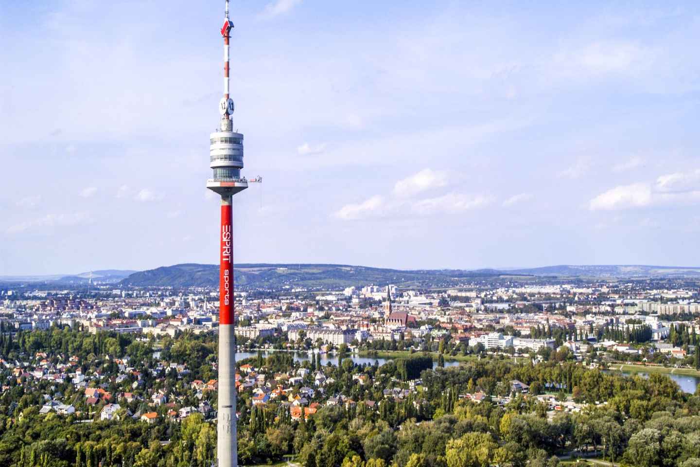 Skip-the-line Donauturm Danube Tower Vienna Tour, Transfer - 3-hour: The Danube Tower Tour & Transfer