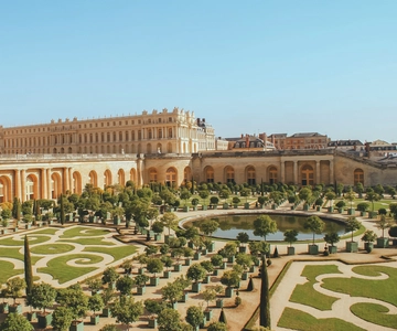 From Paris: Day Trip to Giverny & Versailles with Lunch
