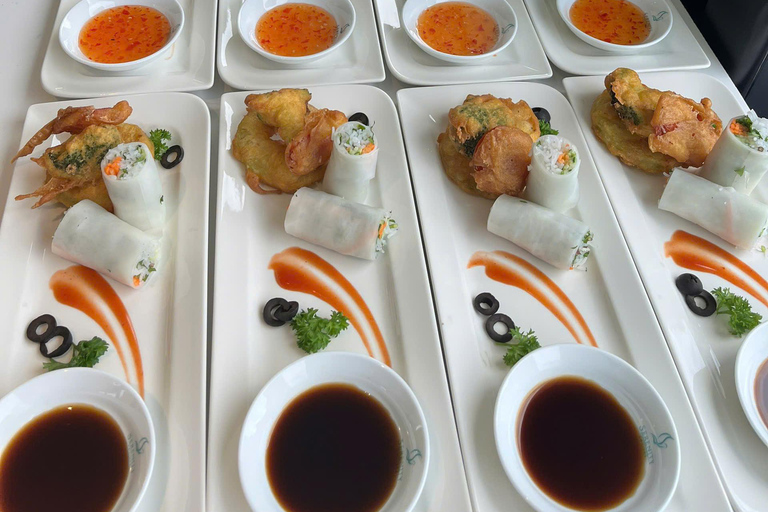 河内/卡巴兰哈湾游轮 - 皮划艇、按摩浴缸、滑水道河内/吉婆兰哈湾游船之旅：皮划艇、按摩浴缸、滑水道