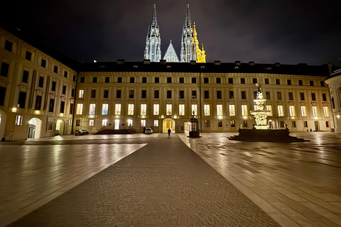 Prague: VIP Prague Castle Night Walk with Panoramic Views VIP Prague Castle Night Walk with Panoramic Views (German)