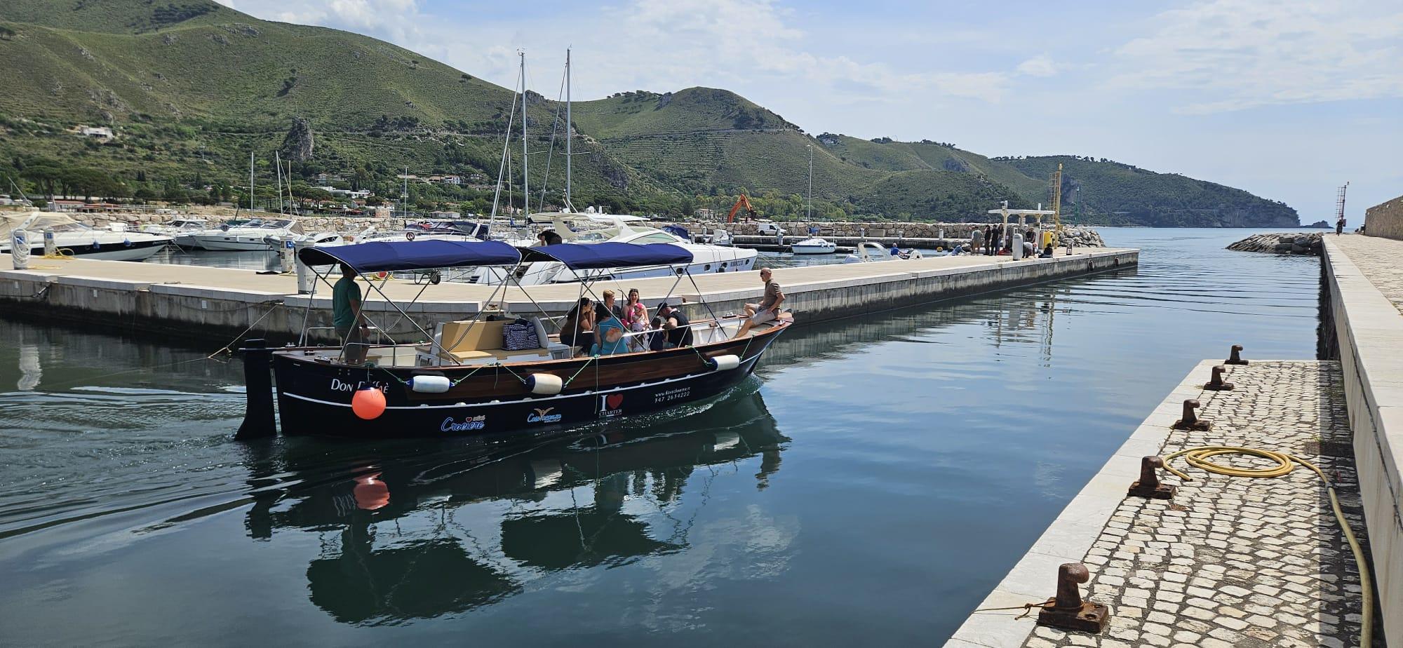 Von Terracina aus: Bootsfahrt zu den Höhlen von Circeo mit Schnorcheln