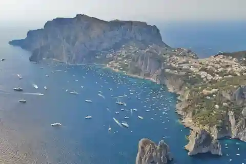 Ganztägige private Bootstour von Capri ab Amalfi