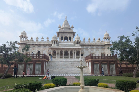 Private 6-Day Golden Triangle & Udaipur Luxury Tour Car + Guide + Monuments Tickets + 3 Star Accommodation