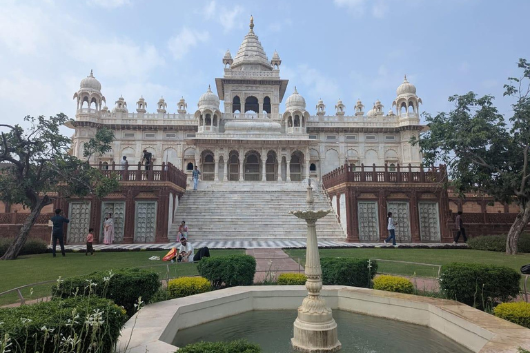 Private 6-Day Golden Triangle & Udaipur Luxury Tour Car + Guide + Monuments Tickets + 3 Star Accommodation
