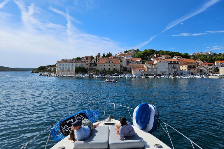 Split: Prywatna jednodniowa wycieczka jachtem z przekąskami i napojami