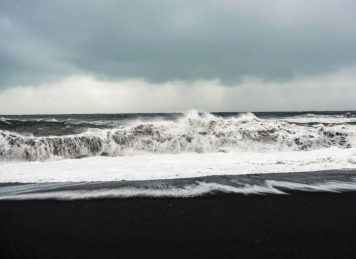 Island: Heldagstur til sydkysten, den sorte strand og vandfald