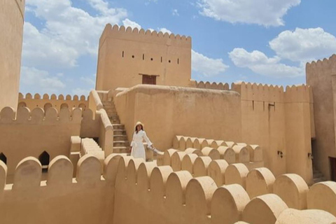 Muscat: Nizwa, Jabreen Castle & Bahla and more Sharing Tour