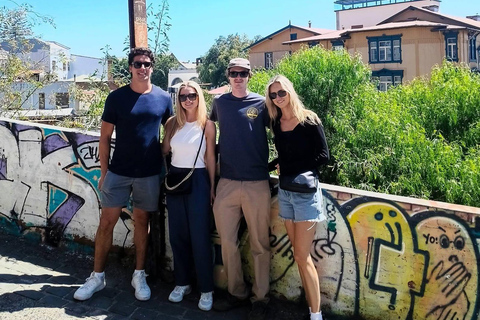 Valparaíso Sunset Sightseeing Tour: Speedboat, Viewpoints, Traditional Bars, and Beer PRIVATE SUNSET BOAT TOUR DURING THE WEEK