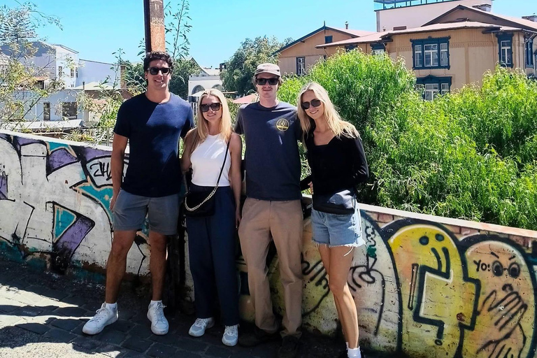 Valparaíso Sunset Sightseeing Tour: Speedboat, Viewpoints, Traditional Bars, and Beer PRIVATE SUNSET BOAT TOUR DURING THE WEEK