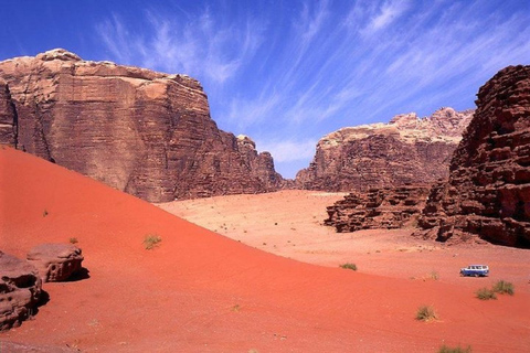 Tour naar Wadi Rum vanuit Amman of de hele dag over de Dode ZeeTour naar Wadi Rum vanuit Amman of DeadSea Minivan van een hele dag 7pax