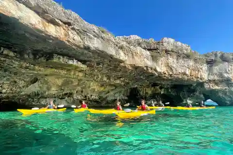 Tour in kayak di Leuca + nuoto + speleo-trekking in grotta