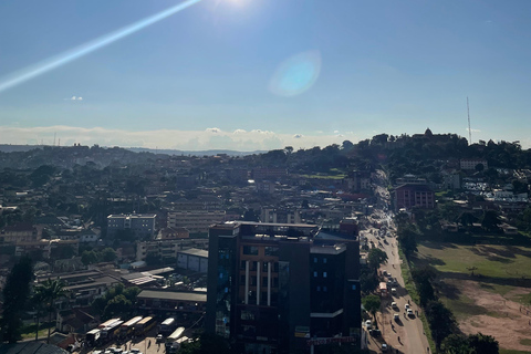 Tour guidato a piedi all&#039;interno di Kampala (guida femminile)