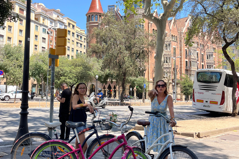 Barcelona, passeio de bicicleta incrível, com guia holandês!Barcelona, passeio de bicicleta incrível, com guia em português!