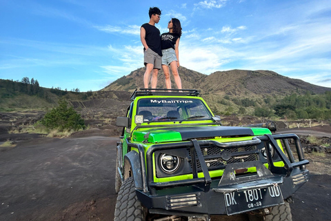 Jeep- och lavatur i solnedgången Bali Mount Batur