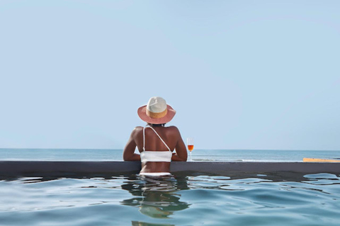 Accra: Sunsets, Famous Beaches & Bars Tour with a Free Drink