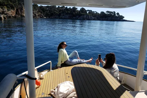 From Juan les Pins: Private French Riviera Solar Boat Cruise