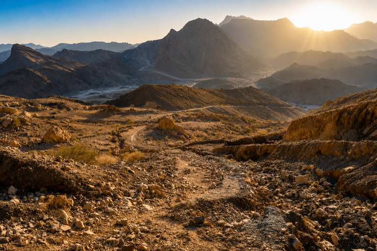 Muscat: Jebel Khoneh Sunset Tour with Transfers