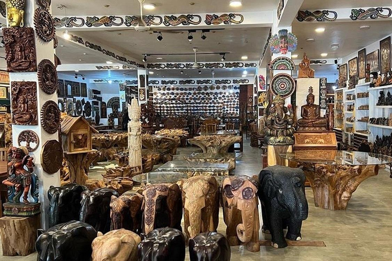 Sigiriya: Transfer to Colombo with Free Wood & Herbal Stops