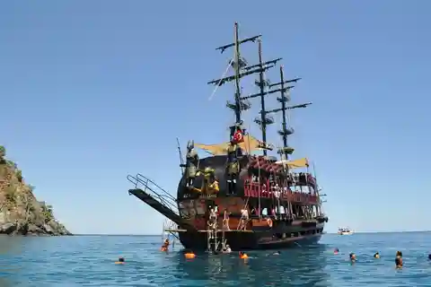 Antalya/Kemer: Boat Tour Visit Caves and Bays With Lunch