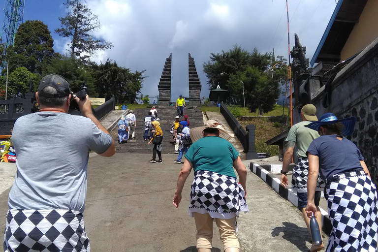 Yogyakarta: Spersonalizowana 1-dniowa wycieczka z kierowcą i przewodnikiem