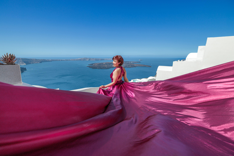 Sessão de fotos com vestido esvoaçante em Santorini